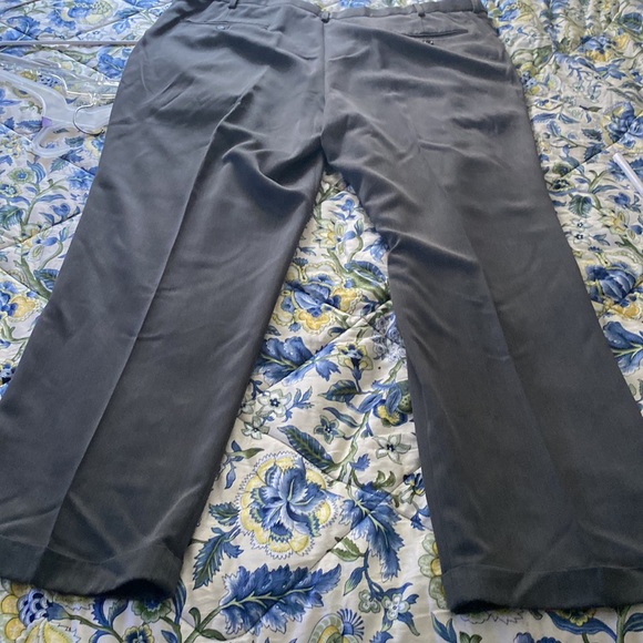 Izod dress pants used like new - Picture 4 of 5